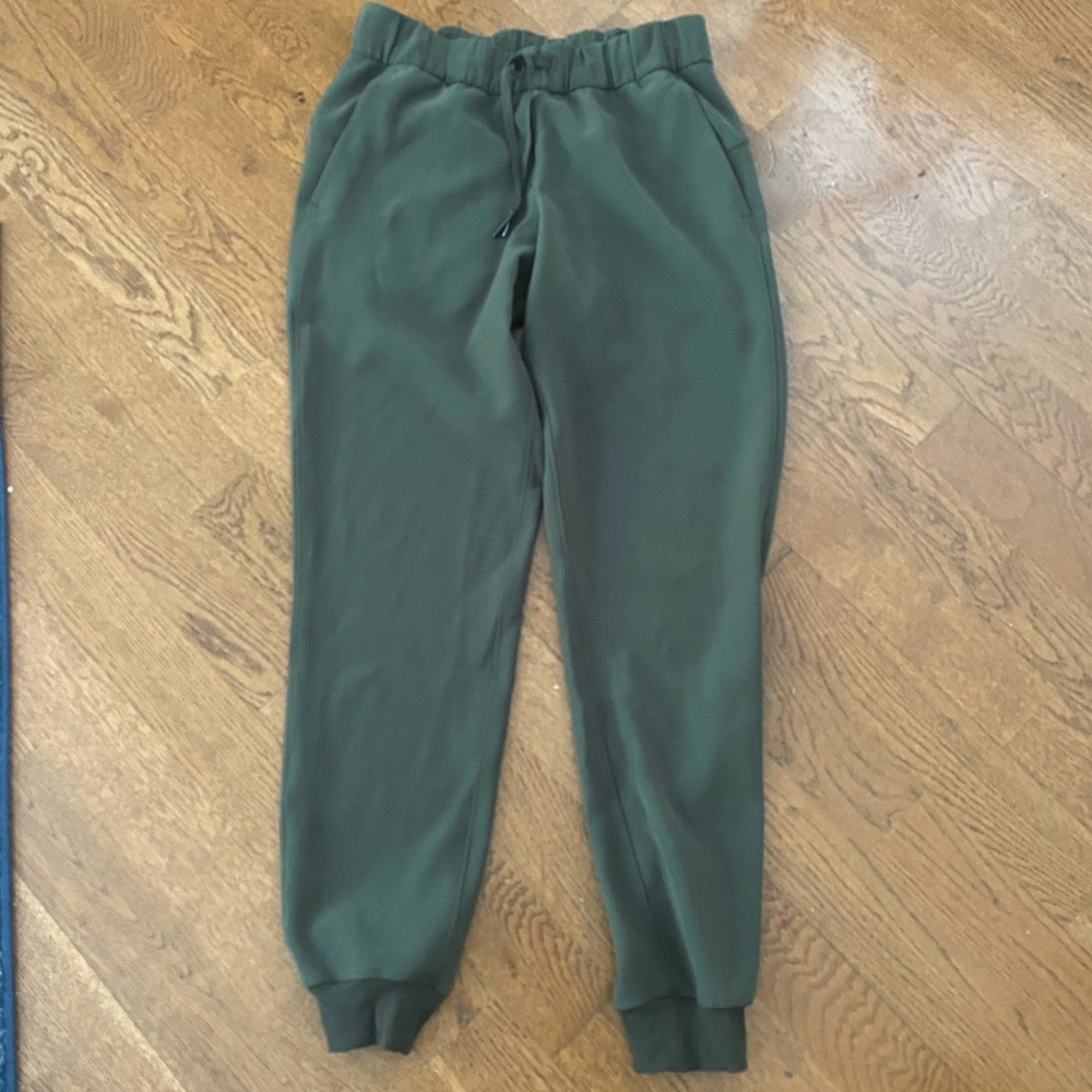 Lululemon on the fly jogger